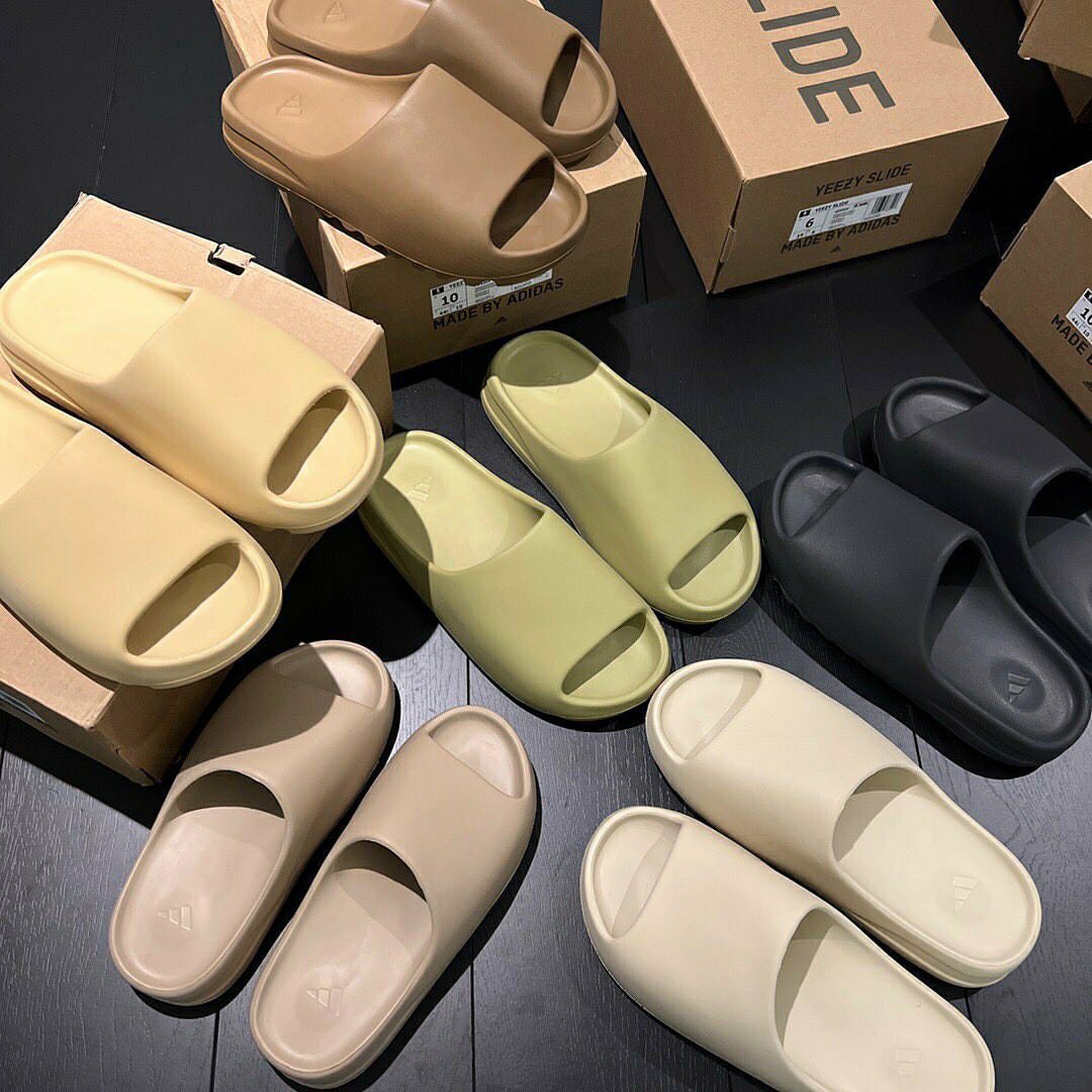 Yeezy Slides Pallets image 3