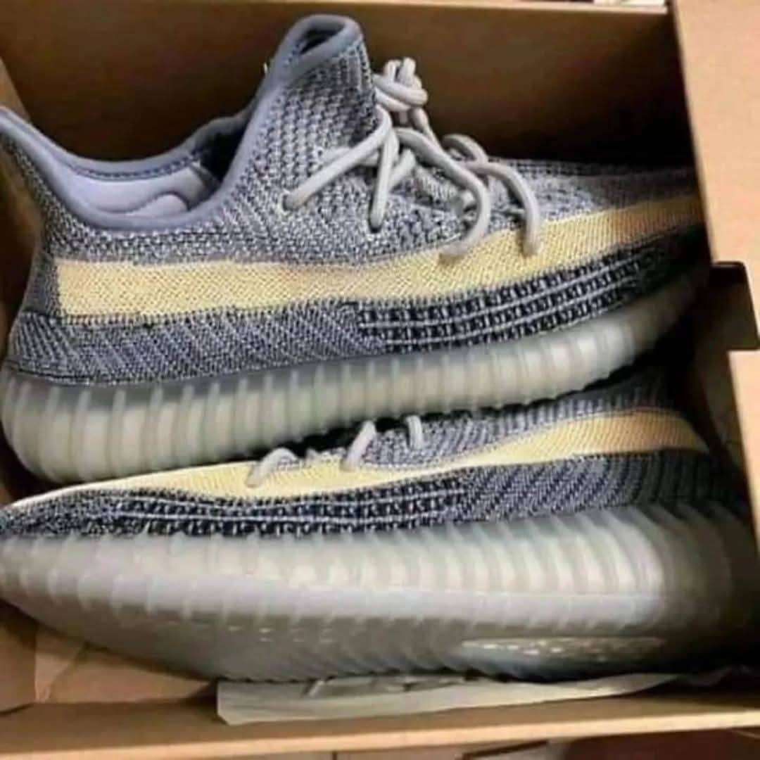 Yeezy Sneakers Pallets image 2