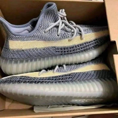 Yeezy Sneakers Pallets image 2