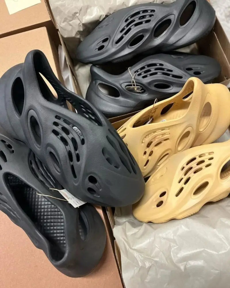 Yeezy Foam Runner Pallets image 4