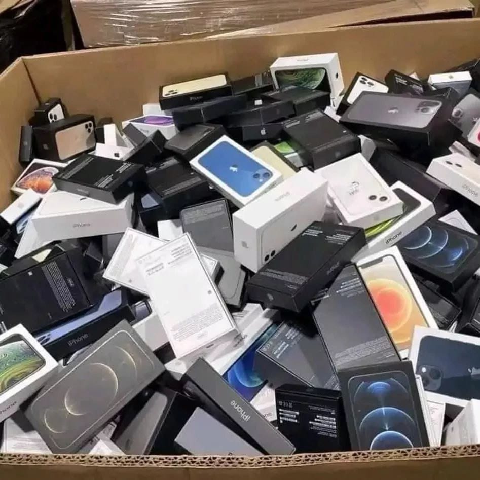 Wholesale Mix Iphone Liquiation Pallets image 1