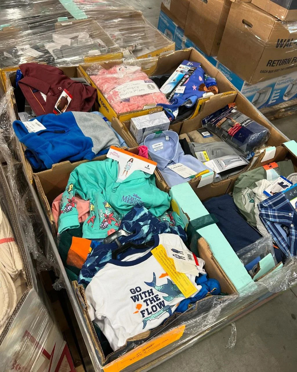 Men & Women clothes pallet image 1