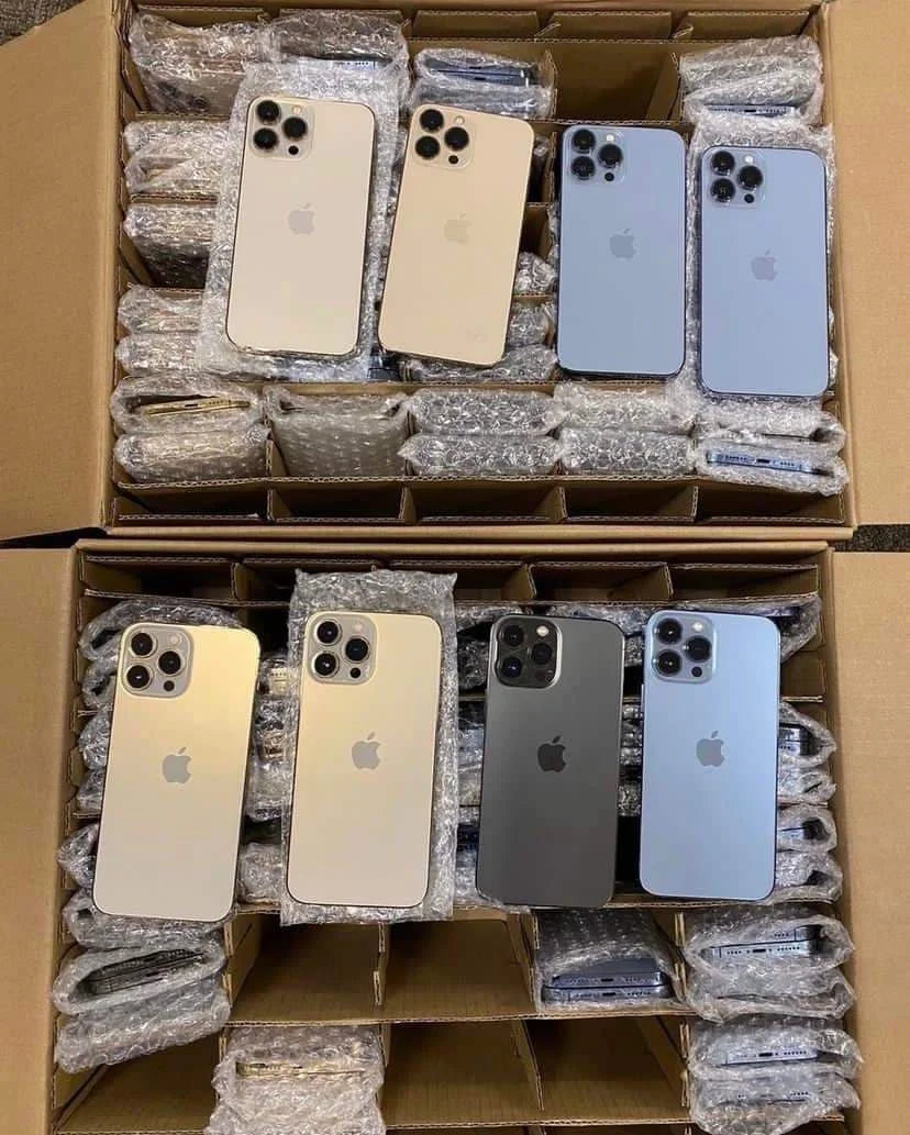 iPhone liquidation pallets image 2