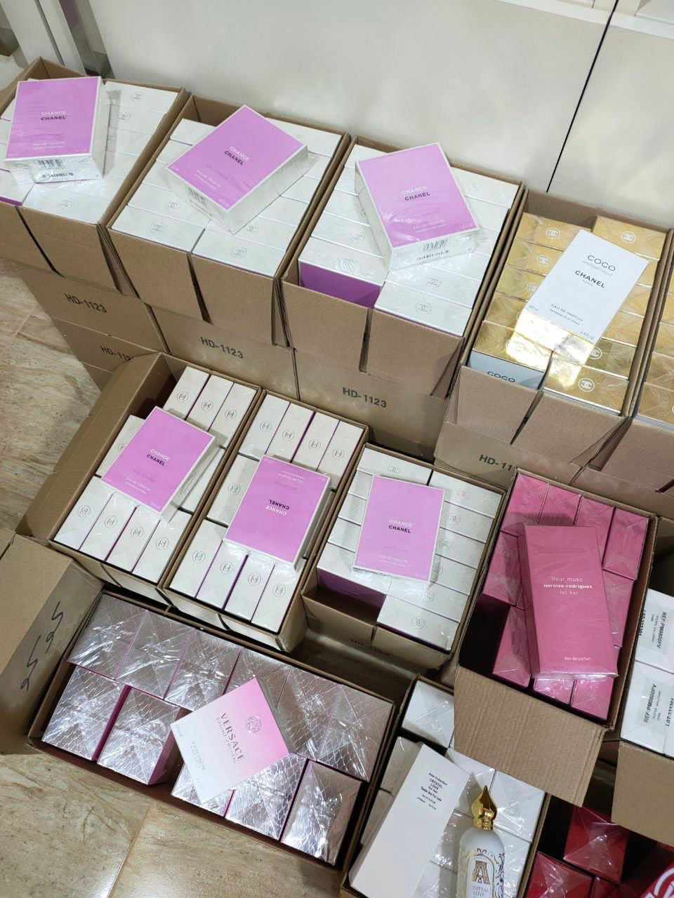 Authentic Perfume Pallets image 9