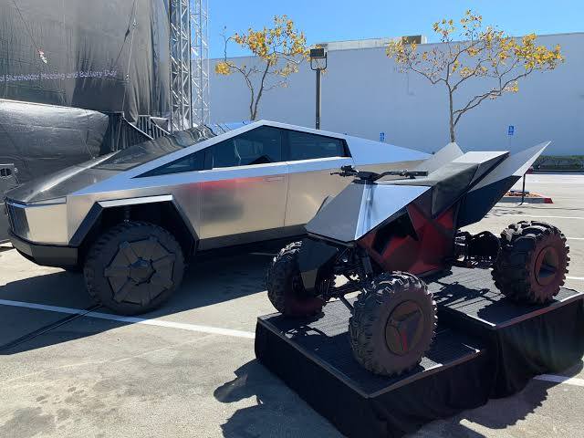 Tesla Cyberquad For Kids image 2