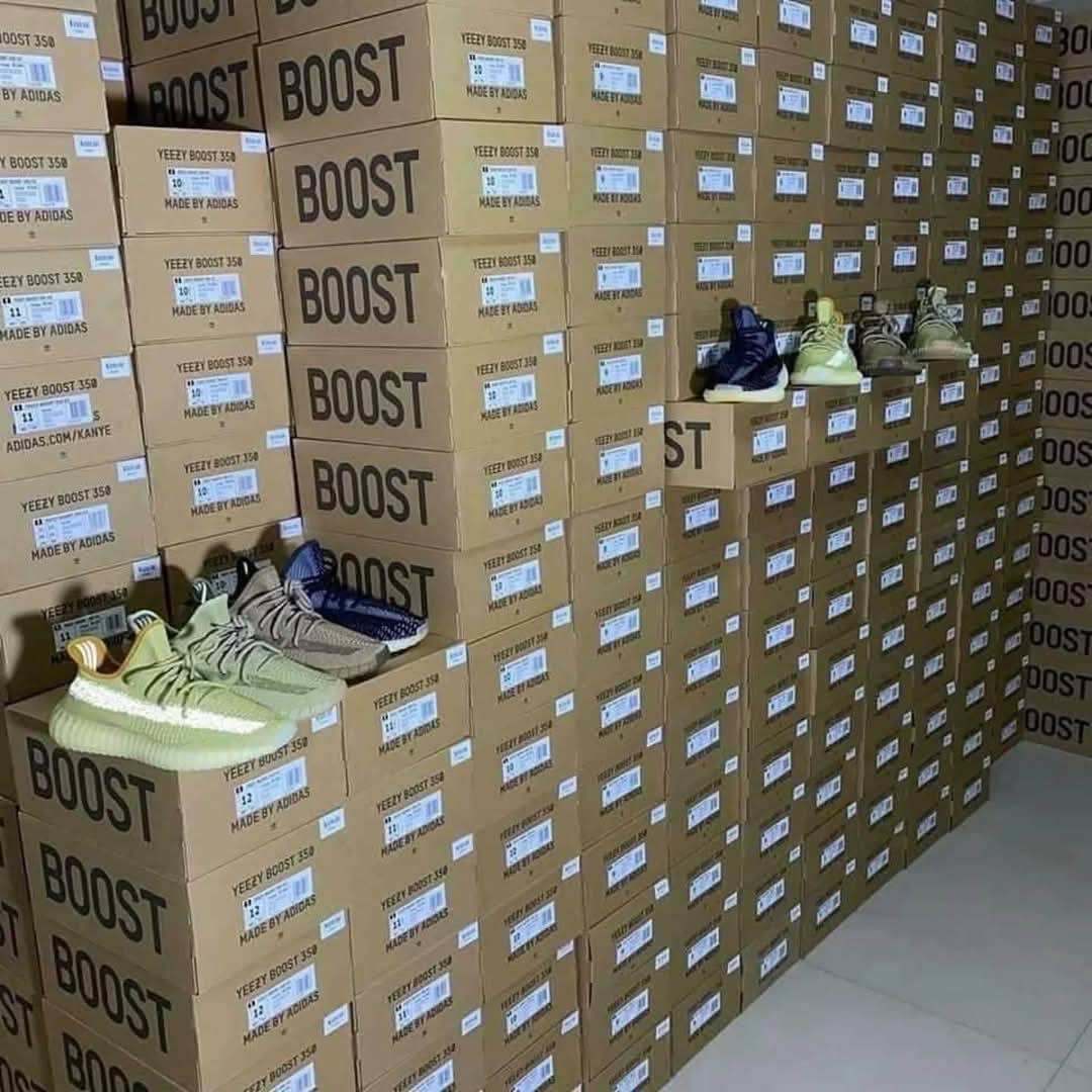 Yeezy Sneakers Pallets image 3