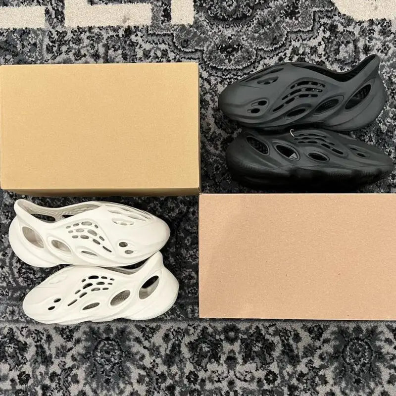Yeezy Foam Runner Pallets image 2