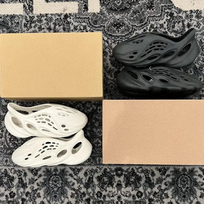 Yeezy Foam Runner Pallets image 2