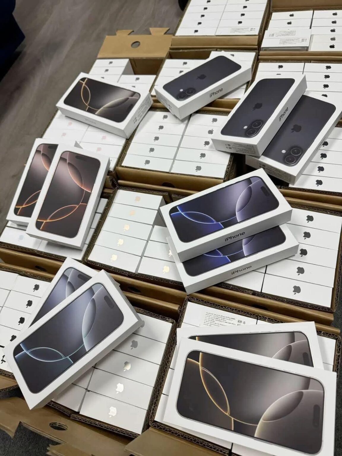 Wholesale iPhone 16 Pro Max Liquidation Pallets image 1