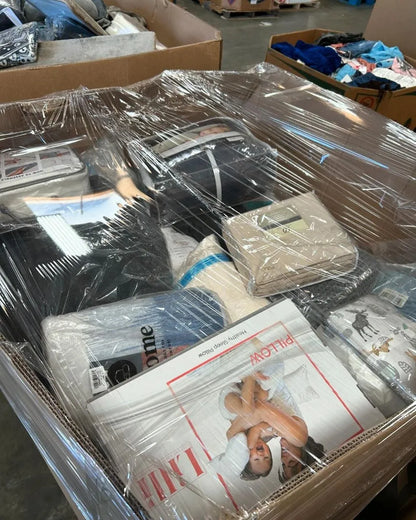 bed comforter Pallet image 0