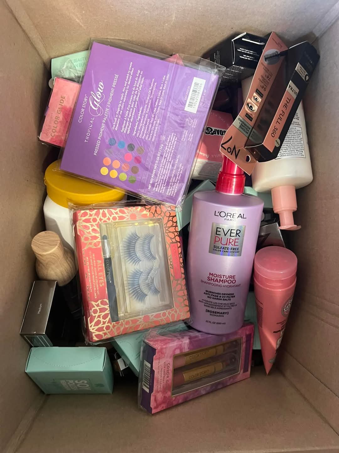 Makeup Mystery Box Pallets image 0